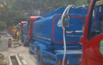 Air Sungai Mahakam Mulai Terintrusi Air Laut, Tirta Mahakam Droping Air Bersih ke Anggana dan Sangasanga 3 Bantuan Air Bersih dari PDAM Tirta Mahakam Kukar Untuk Warga Sangasanga (Dok. Perumda Tirta Mahakam)
