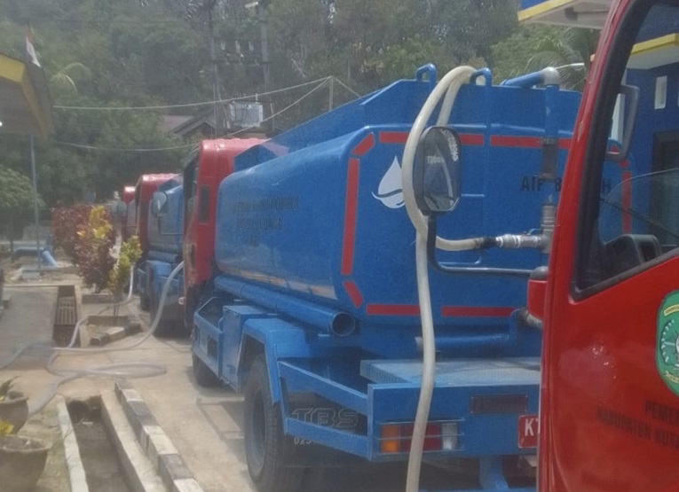 Bantuan Air Bersih dari PDAM Tirta Mahakam Kukar Untuk Warga Sangasanga (Dok. Perumda Tirta Mahakam)