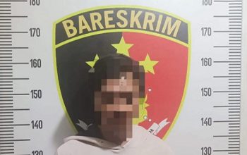 Pelaku Saat di Amankan Petugas Kepolisian. (Dok.Polsek Tenggarong)
