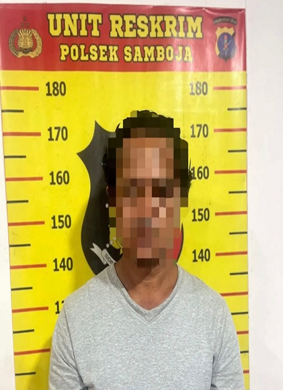 Pelaku Saat di Amankan Petugas Kepolisian. (Dok. Polsek Samboja)