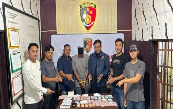Tipu Jual Beli Tanah Rp100 Juta di Sebulu, Pria 54 Tahun Diburu hingga Kalteng 3 Pelaku Beserta Barang Bukti Saat di Amankan Petugas Kepolisian. (Dok. Polsek Sebulu)