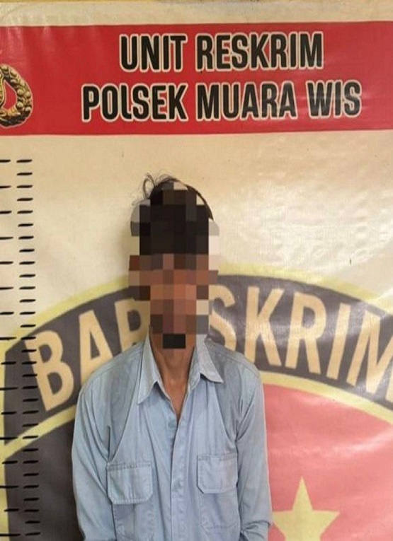 Pelaku Saat di Amankan Petugas Kepolisian. (Polsek Muara Wis)
