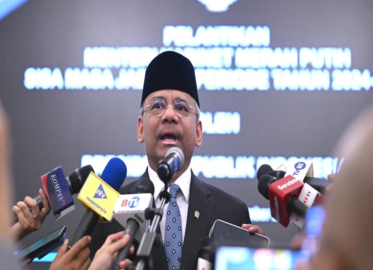 Suahasil Nazara memberikan keterangannya seusai dilantik Presiden Prabowo Subianto sebagai Menteri Keuangan Kabinet Merah Putih dalam sisa masa jabatan periode tahun 2024-2029 di Istana Negara, Jakarta, pada Senin, 14 September 2026. (Dok: Presiden Republik Indonesia)