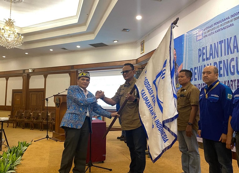 Pelantikan Pengurus Dewan Pimpinan Kabupaten (DPK) APINDO Kutai Kartanegara Masa Bhakti 2026-2031. (Irvan/dutakaltimnews.com)