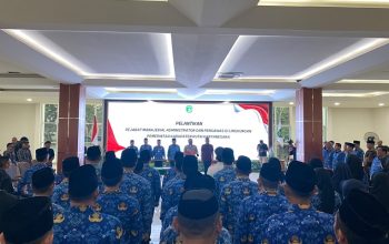 Pelantik Pejabat Manajerial Administrator dan Pengawas di lingkungan Pemerintah Kabupaten Kukar. (Van/dutakaltimnews.com)