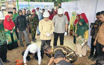 Ketua DPRD Kukar Ahmad Yani Saat Menghadiri Peletakan Batu Pertama Pembangunan Klinik Utama PKU Muhammadiyah Kukar (Foto : Andri/dutakaltimnews.com)