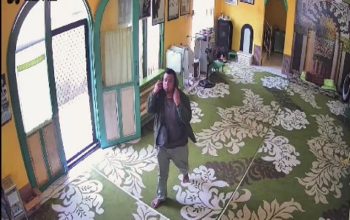 Aksi Pelaku Terekam Saat Membobol Kotak Amal. (Dok. Pemilik Majelis Taklim Al-Mukhayyar Fi Sabilillah, Muhammad Noval Gazali)