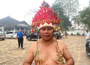 Penutur Bahasa Belian, Sarpin. (Irvan/dutakaltimnews.com)