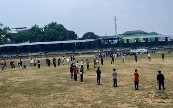 Suasana Latihan Tari Massal di Stadion Rondong Demang. (Irvan/dutakaltimnews.com)