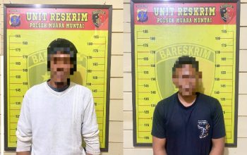 Informasi Warga Berujung Pengungkapan Sabu di Jantur Baru, Dua Pria Diamankan Polisi 3 Pelaku saat di amankan petugas kepolisian. (Dok. Polsek Muara Muntai)