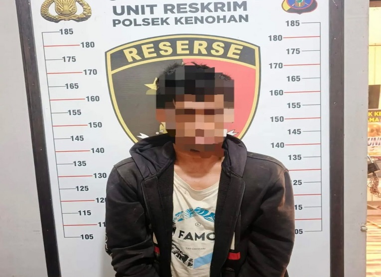 Pelaku Saat di Amankan Petugas Kepolisian. (Dok. Polsek Kenohan)