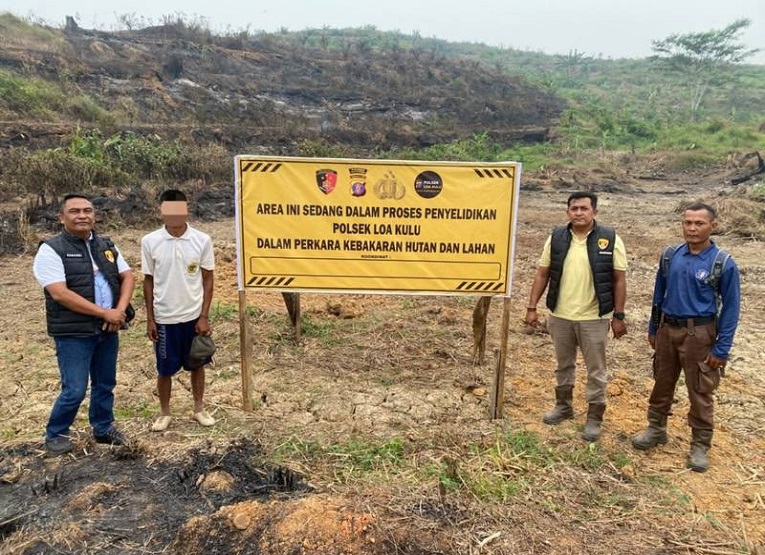 Pelaku Saat di Amankan Petugas Kepolisian. (Dok. Polsek Loa Kulu)