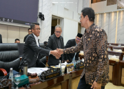 Menteri Keuangan (Menkeu) Purbaya Yudhi Sadewa bersama Komisi XI Dewan Perwakilan Rakyat (DPR) RI menyepakati Rencana Kerja dan Anggaran (RKA) Kementerian Keuangan (Kemenkeu) Tahun Anggaran 2027 dalam Rapat Kerja Komisi XI DPR RI dengan Menkeu di Jakarta. (Dok. Kementerian Kuangan)