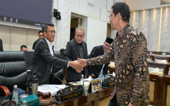 Menteri Keuangan (Menkeu) Purbaya Yudhi Sadewa bersama Komisi XI Dewan Perwakilan Rakyat (DPR) RI menyepakati Rencana Kerja dan Anggaran (RKA) Kementerian Keuangan (Kemenkeu) Tahun Anggaran 2027 dalam Rapat Kerja Komisi XI DPR RI dengan Menkeu di Jakarta. (Dok. Kementerian Kuangan)