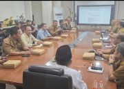 Rapat Koordinasi Terkait Jembatan Besi Yang Putus di Desa Bukit Pariaman, Kecamatan Tenggarong Seberang (Foto : Andri/dutakaltimnews.com)