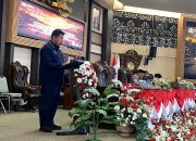 Sekda Kukar, Sunggono Saat mengikuti Rapat Paripurna ke-7, ke-8, dan ke-9 Masa Sidang I DPRD Kukar. (Van/dutakaltimnews.com)