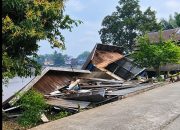 Abrasi Gerus Permukiman Warga di Desa Kahala, Dua Rumah Roboh Total