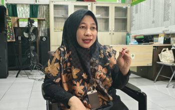 SDN 003 Tenggarong Siapkan Langkah Menuju Adiwiyata Mandiri, Dua Sekolah Jadi Binaan 5 Kepala SD Negeri 003 Tenggarong saat ini adalah Ibu Kurnia Astuti (Dok. Andri/dutakaltimnews.com)