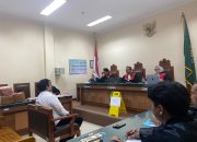 Suasana sidang pembuktian mantan Kasatres Narkoba Polres Kukar, YBA, di PN Tenggarong. (Irvan/dutakaltimnews.com)