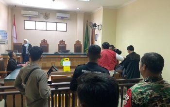 Suasana usai sidang pembacaan dakwaan terhadap terdakwa YBA di PN Tenggarong. (Irvan/dutakaltimnews.com)
