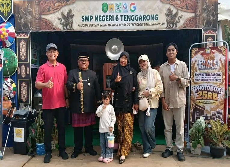 Stan SMPN 6 Tenggarong di Expo Erau 2026 di Halaman Parkir Stadion Rondong Demang Tenggarong (Foto : Andri/dutakaltimnews.com)