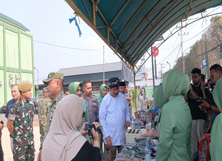 Pembukaan Bazar TNI dalam rangka HUT TNI ke-81 Tahun 2026 Bertempat di Lapangan Upacara Makodim 0906/Kukar. (Van/dutakaltimnews.com)