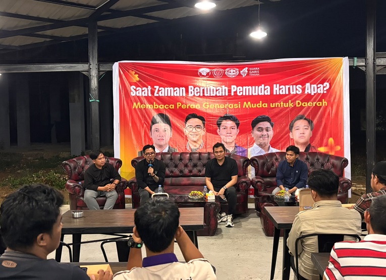 Diskusi publik dengan tema “Saat Zaman Berubah, Pemuda Harus Apa? Membaca Peran Generasi Muda untuk Daerah” yang digelar di Kantin Unikarta. (Dok. Bem Unikarta)