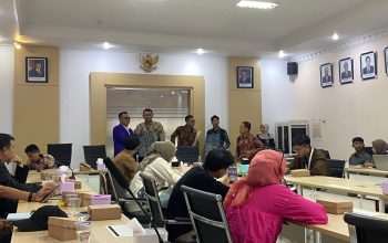 Jaga Integritas Hakim, KY Ajak Masyarakat Ikut Awasi Peradilan 4 Seminar Edukasi Publik bertema “Optimalisasi Peran Penghubung Komisi Yudisial dalam Menjaga dan Menegakkan Integritas Hakim” di Ruang Rapat Rektorat Lantai 2 Unikarta, Tenggarong. (Irvan/dutakaltimnews.com)