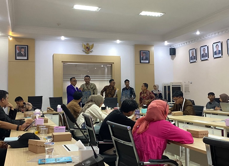 Seminar Edukasi Publik bertema “Optimalisasi Peran Penghubung Komisi Yudisial dalam Menjaga dan Menegakkan Integritas Hakim” di Ruang Rapat Rektorat Lantai 2 Unikarta, Tenggarong. (Irvan/dutakaltimnews.com)