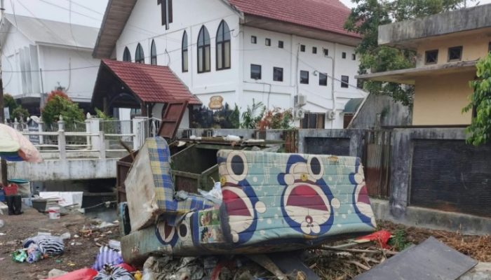 Sampah Berserakan di Jalan Maduningrat Tenggarong, DLHK Kukar Soroti Aktivitas Pedagang di Jalan