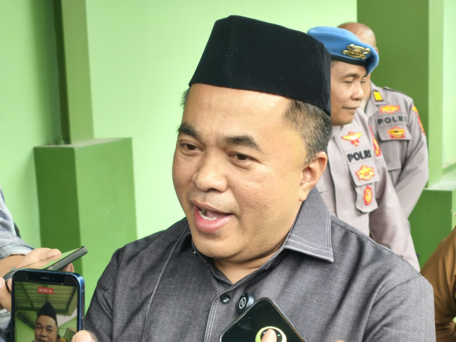 Ketua DPRD Kukar Ahmad Yani Saat Menghadiri Acara Syukuran HUT TNI Ke-81 di Makodim 0906 Kukar