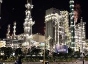 Gas Jangkrik North East #6 (JNE#6) dan fasilitas produksi Lapangan Maha-South Hub di tengah laut lepas pantai Kalimantan Timur. (Dok. Kementerian Energi dan Sumber Daya Mineral)