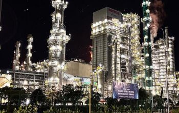 Gas Jangkrik North East #6 (JNE#6) dan fasilitas produksi Lapangan Maha-South Hub di tengah laut lepas pantai Kalimantan Timur. (Dok. Kementerian Energi dan Sumber Daya Mineral)