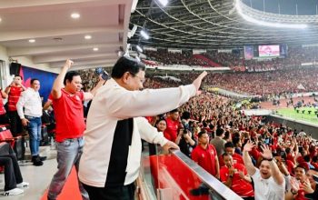 Presiden Prabowo Subianto menyaksikan langsung perjuangan Tim Nasional Indonesia mencetak sejarah dengan menjuarai edisi perdana FIFA ASEAN Cup 2026 di Stadion Utama Gelora Bung Karno (SUGBK), Jakarta, pada Senin malam, 5 Oktober 2026. (Dok. Sekretariat Negara Republik Indonesia)