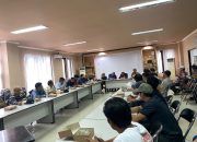 Warga Sungai Payang Tuntut Realisasi 294 Hektare Kebun Plasma dari PT Niagamas 9 Suasana Audisi Masyarakat Sungai Payang Dengan Pihak Terkait di Ruang Rapat Kantor Disbun Kukar. (Irvan/dutakaltimnews.com)