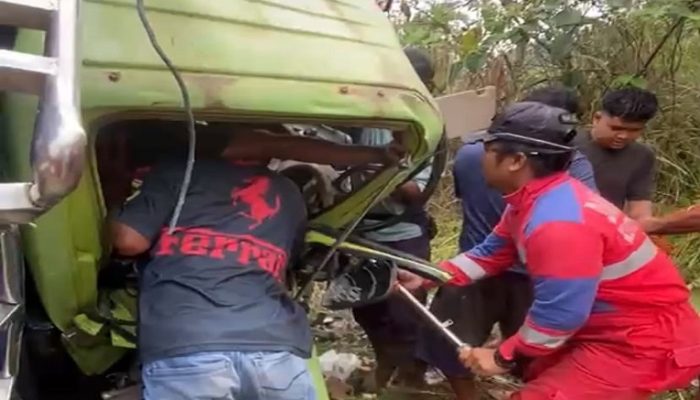 Kecelakaan di KM 10 Tenggarong-Kota Bangun, Korban Terjepit Berhasil Dievakuasi