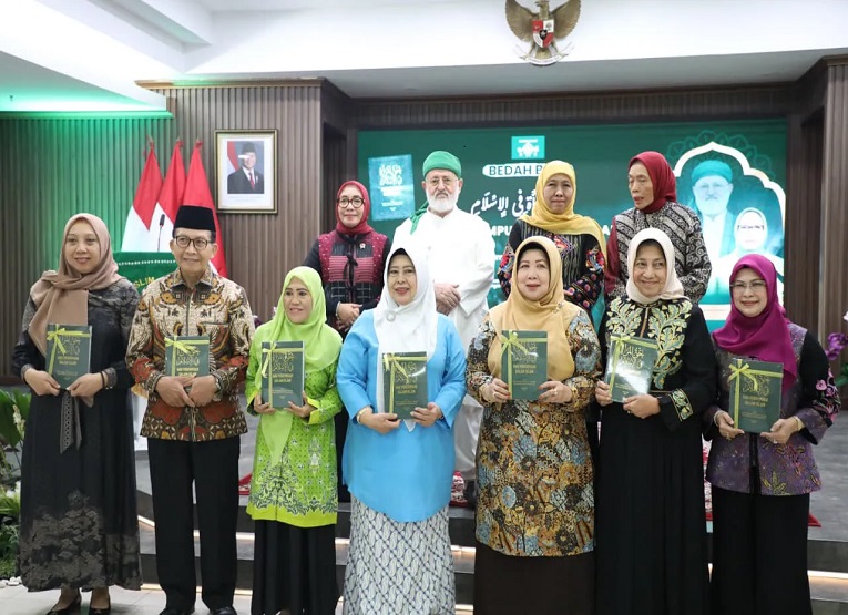Menteri PPPA dalam acara Bedah Buku Hak Perempuan dalam Islam karya Prof. dr. Syeikh Muhammad Fadhil Al-Jilani Al-Hasani, Jakarta. (Dok. Kementerian Pemberdayaan Perempuan dan Perlindungan Anak)