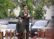 Kepala Badan Pengembangan Sumber Daya Manusia Pertahanan Kementerian Pertahanan (BPSDM Han Kemhan) Mayor Jenderal TNI Ketut Gede Wetan Pastia memimpin upacara Peringatan Hari Sumpah Pemuda (HSP) ke-98 di Kementerian Pertahanan RI, Jakarta. (Dok. Kementerian Pertahanan)