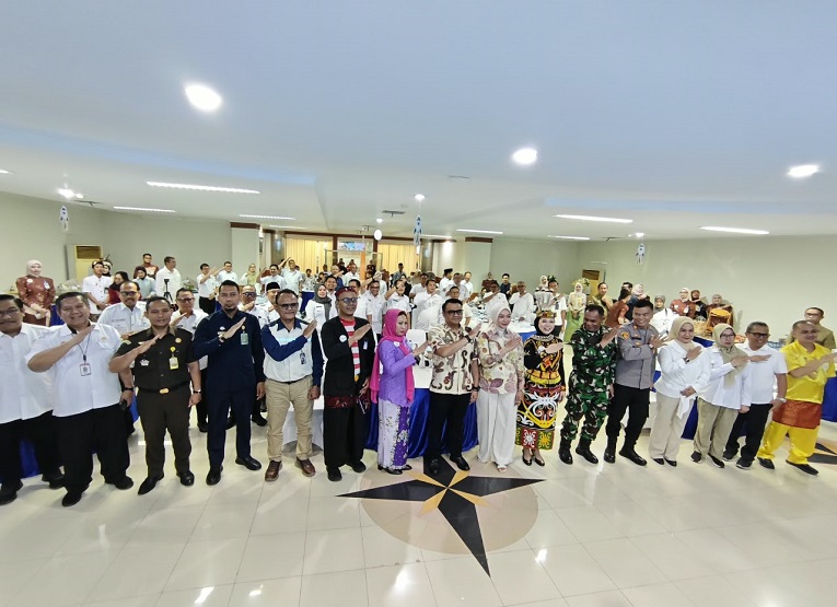Syukuran dalam rangka Hari Ulang Tahun (HUT) ke-61 Bankaltimtara yang berlangsung di Kantor Bankaltimtara Cabang Tenggarong. (Van/dutakaltimnews.com)
