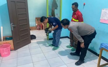 Petugas Kepolisian Saat Melakukan Olah TKP. (Dok.Polsek Loa Kulu)