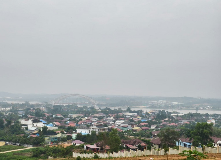 Kondisi Kabut Asap di Tenggarong (Foto : Andri/dutakaltimnews.com)