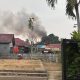 Bakar Rumput di Pekarangan, Api Merambat ke Kandang Ayam di Jalan Jelawat Batu