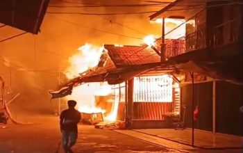 Kebakaran kawasan permukiman di Jalan Jenderal Sudirman RT 7, Desa Muara Muntai Ulu, Kecamatan Muara Muntai. (Dok. Disdamkarmatan Kukar)