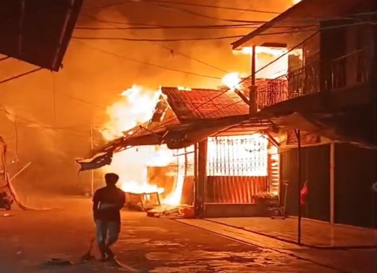 Kebakaran kawasan permukiman di Jalan Jenderal Sudirman RT 7, Desa Muara Muntai Ulu, Kecamatan Muara Muntai. (Dok. Disdamkarmatan Kukar)