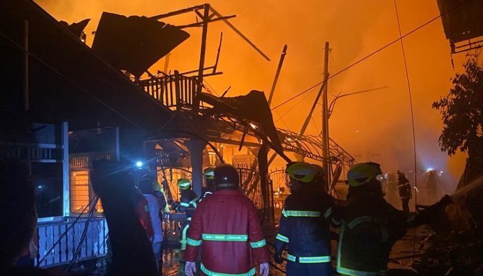 Si Jago Merah Mengamuk di Loa Ipuh, Dua RT dan SDN 021 Tenggarong Terdampak