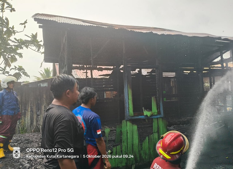 Kebakaran Rumah di Desa Separi Kampung RT 04, Kecamatan Tenggarong Seberang. (Dok. Disdamkarmatan Kukar)