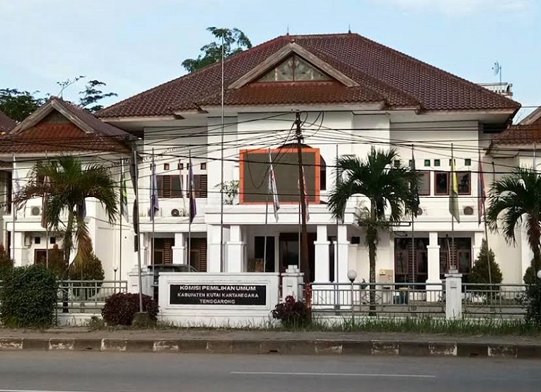 Kantor Komisi Pemilihan Umum (KPU) Kabupaten Kutai Kartanega. (Irvan/dutakaltimnews.com