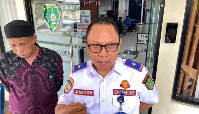 Dishub Kukar Rampungkan Pemasangan Lampu Jalan di Muara Jawa Ulu