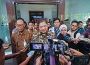 Menteri Koordinator Bidang Perekonomian Airlangga Hartarto dalam acara Kuliah Umum dan Penyerahan Beasiswa DPP Universitas Negeri Semarang (UNNES) Tahun 2026, Jumat (09/10). (Dok. Kementerian Koordinator Bidang Perekonomian)