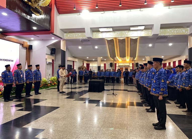 Pelantikan pejabat manajerial dan nonmanajerial, administrator, pengawas, serta fungsional di lingkungan Pemkab Kukar. (Van/dutakaltimnews.com)